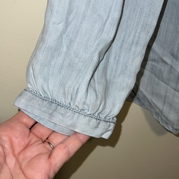 Women’s Chico’s size 0 sparkly embellished denim chambray blouse Small - Picture 3 of 7